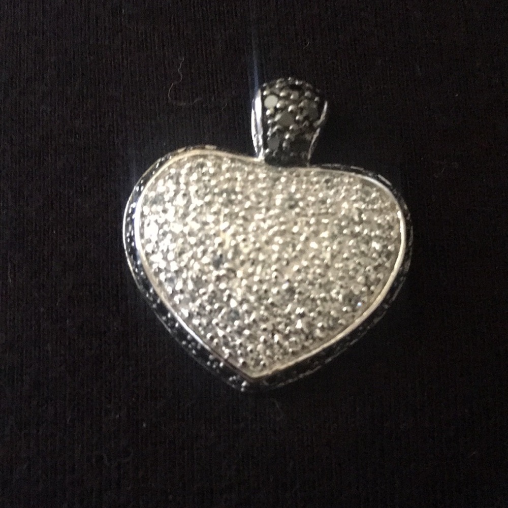 New Beautiful Pave Ｈｅａｒｔ ❣️